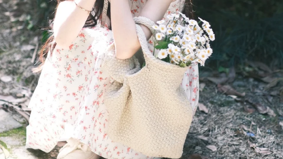 八卦吃瓜爆料中心、天美mv、娱乐视频：叙事节奏视频观察｜51吃瓜网福利姬封面